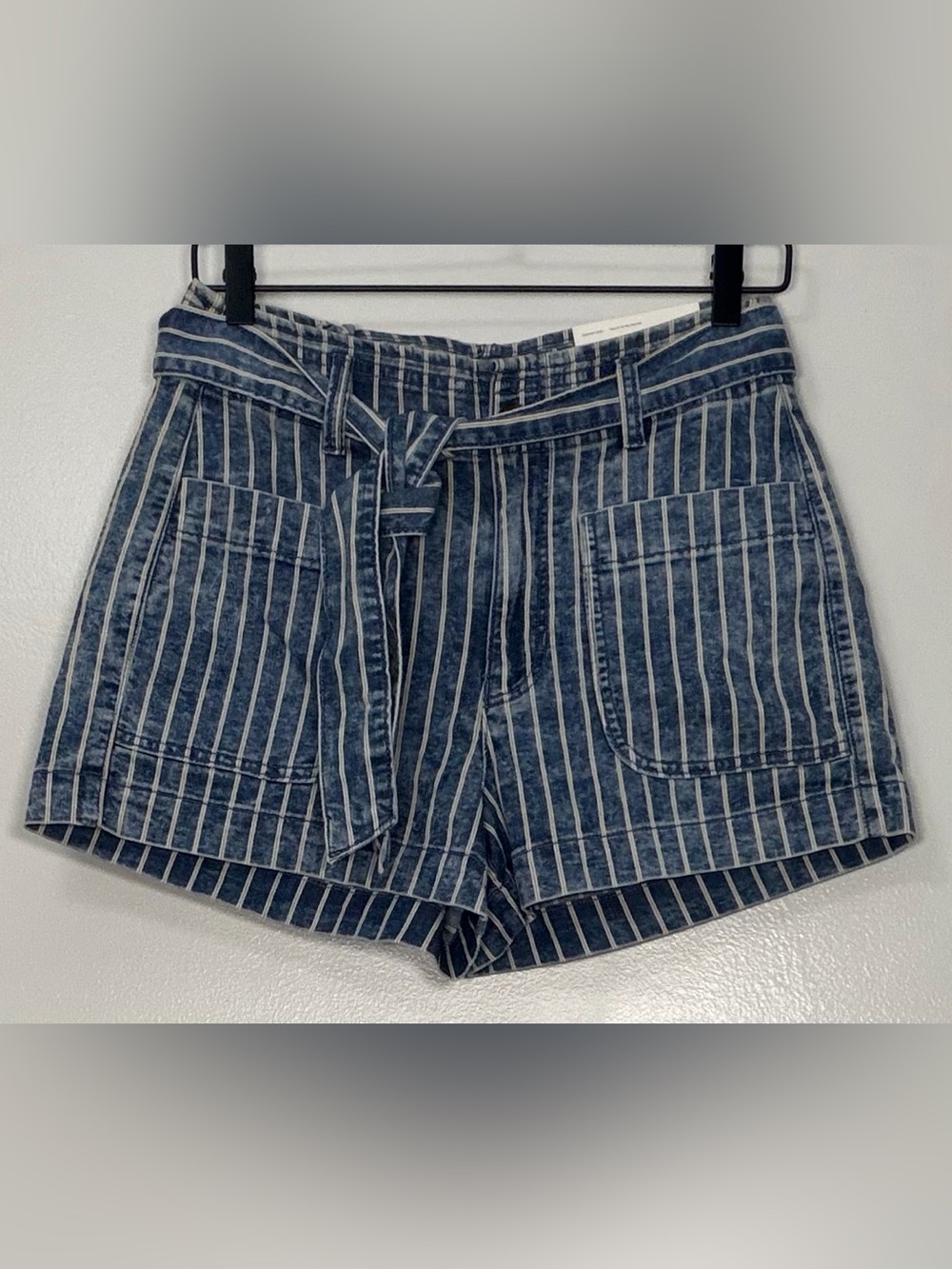🆕 American Eagle Outfitters Blue Striped Tie-Waist Denim Shorts